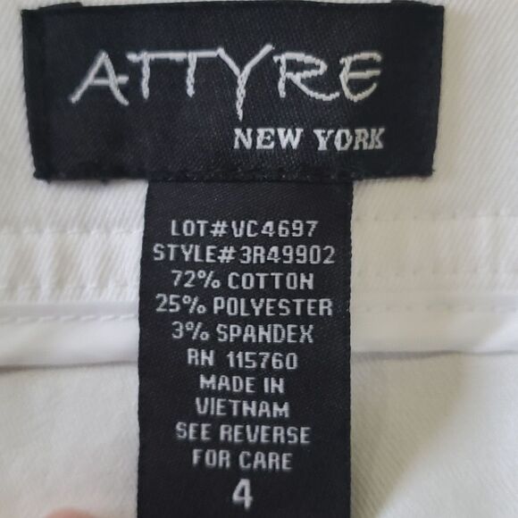 ATTYRE white jeans, size 4. Straight leg. Streatch fabric. GREAT CONDITION. - Picture 6 of 8